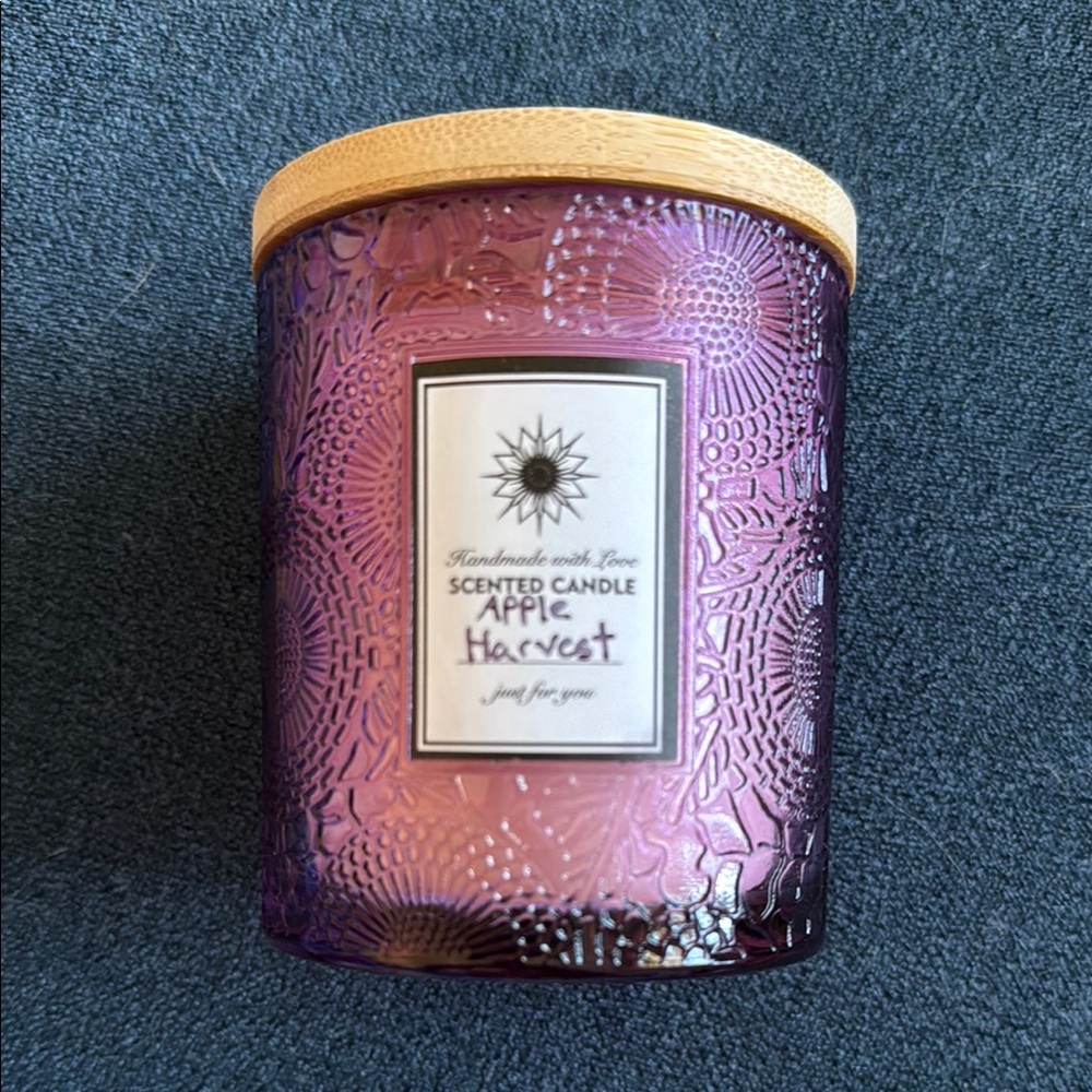 Purple Scented Candle with Bamboo Lid